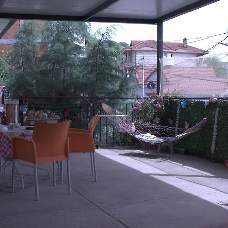 Bed and Breakfast Adem'S Cozy Terrace Retreat Skopje Exterior foto