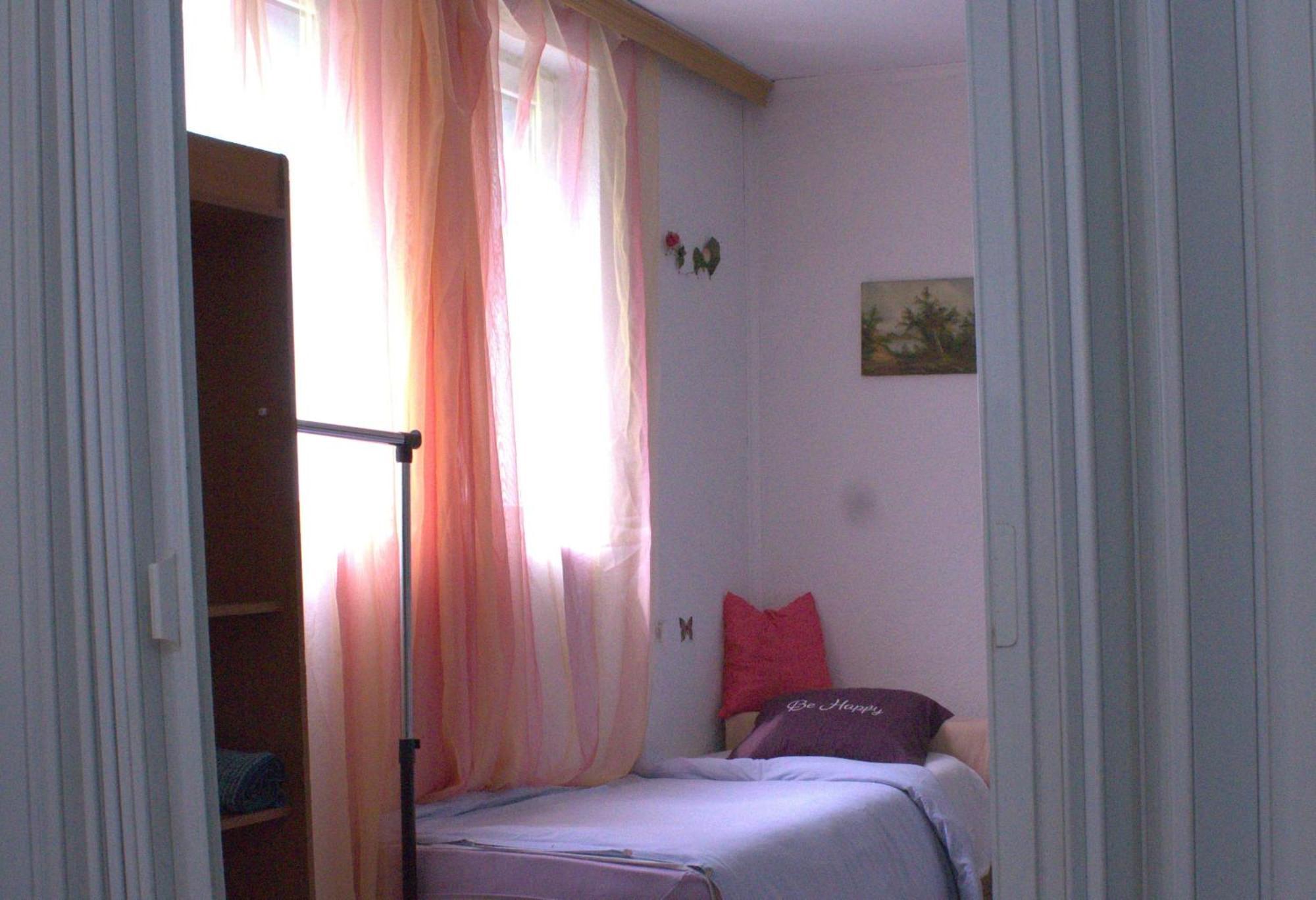 Bed and Breakfast Adem'S Cozy Terrace Retreat Skopje Exterior foto